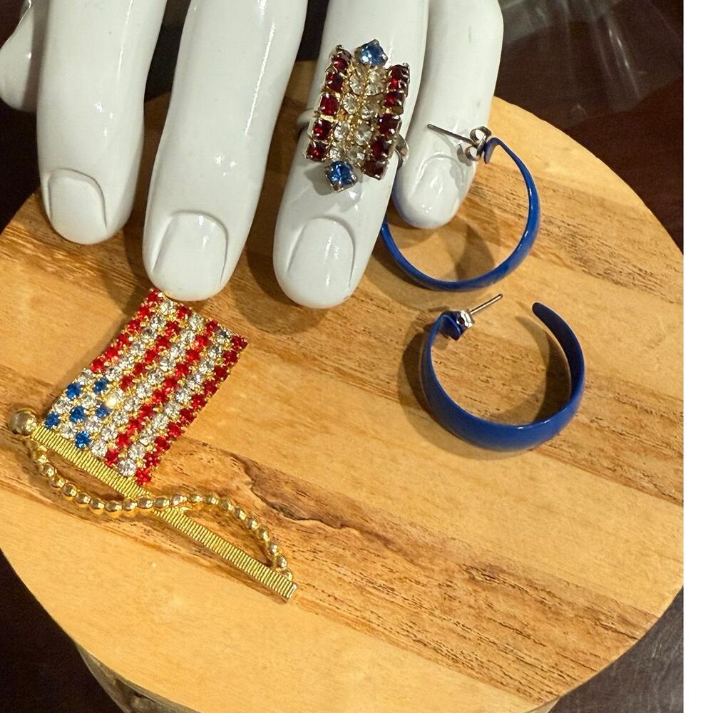 USA Jewelry Bundle: Fourth of July Vintage Fashion Ring, Earrings & Flag Pin